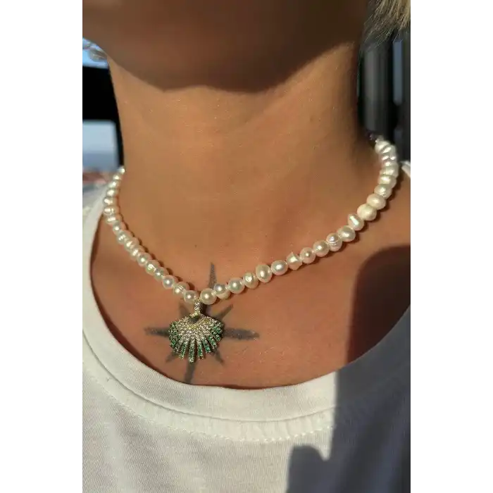 Beyaz Renk Deniz Kabuğu Figürlü VİP İnci Kolye