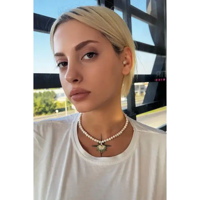 Beyaz Renk Deniz Kabuğu Figürlü VİP İnci Kolye