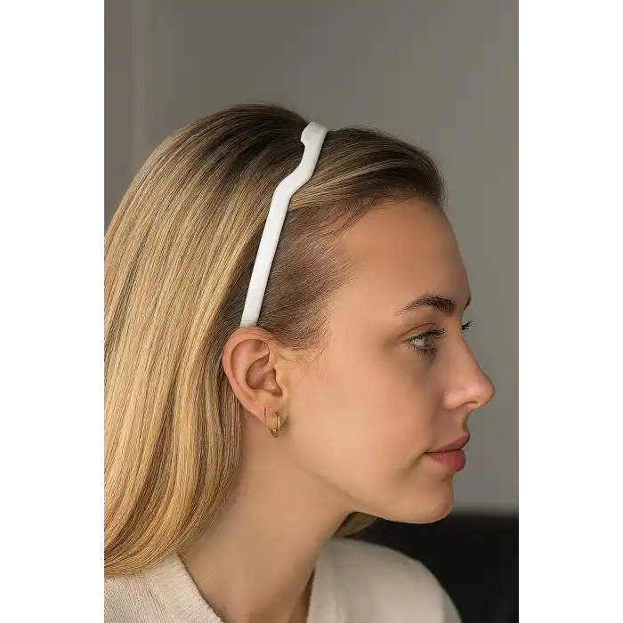 Beyaz Renk Gözlük Efekti Veren Taç