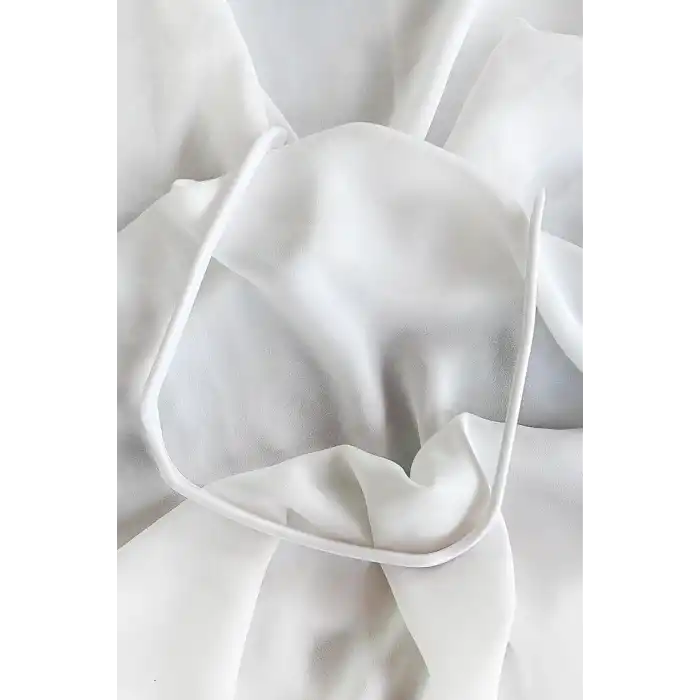 Beyaz Renk Gözlük Efekti Veren Taç