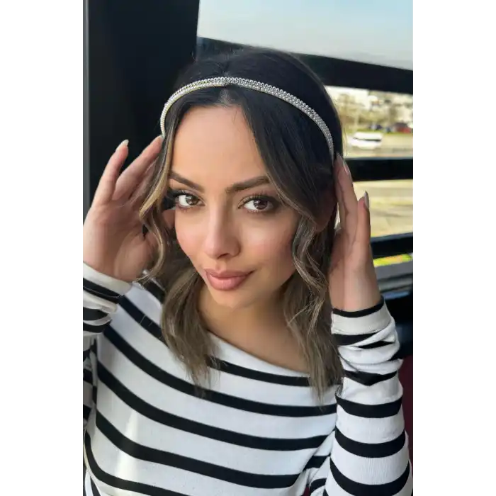 Beyaz Renk İnci Detaylı Taç