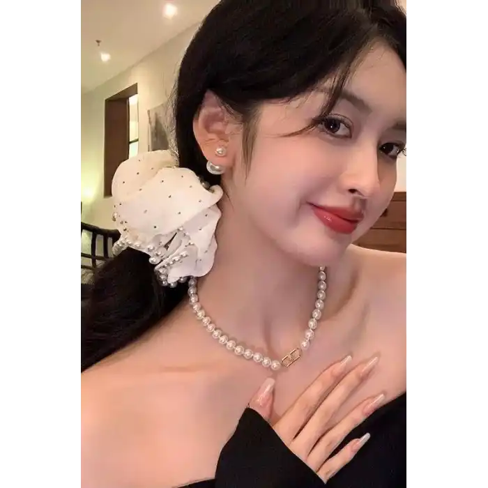 Beyaz Renk İnci Ve Taş Detaylı Simit Toka