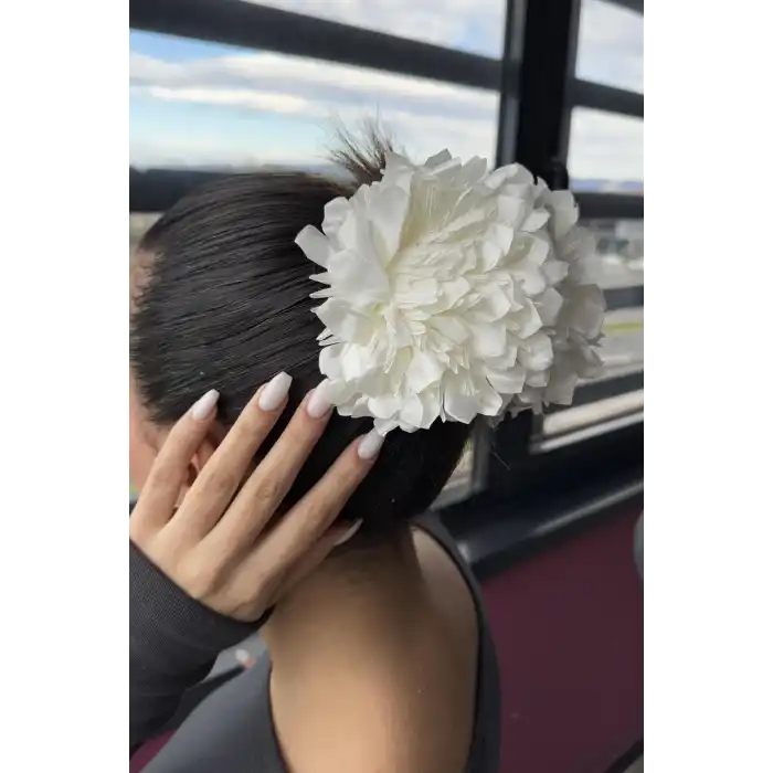 Beyaz Renk Kasımpatı Çiçeği Detaylı Mandal Toka