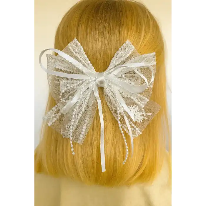 Beyaz Renk Kurdele Figürlü İnci Detaylı Otomat Toka