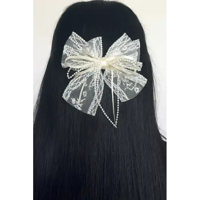 Beyaz Renk Kurdele Figürlü İnci Detaylı Otomat Toka