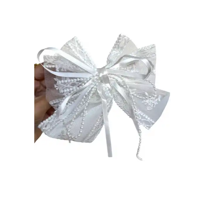 Beyaz Renk Kurdele Figürlü İnci Detaylı Otomat Toka