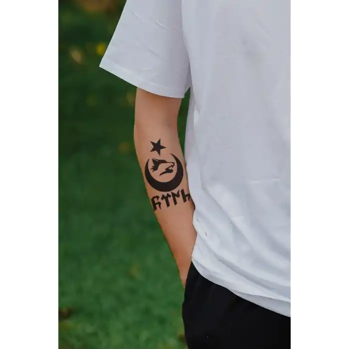 Geçici Ayyıldız Kurt ve Türk Yazılı Dövme Tattoo