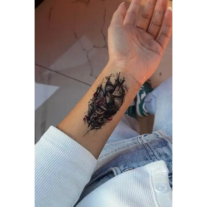 Geçici Gladyatör Ve Saat Figürlü Dövme Tatto