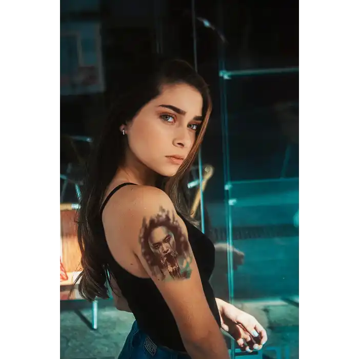 Geçici Kadın Modelli Dövme Tattoo