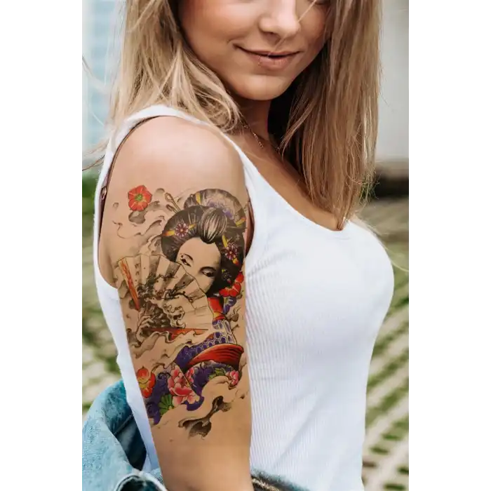 Geçici Kadın Modelli Dövme Tattoo