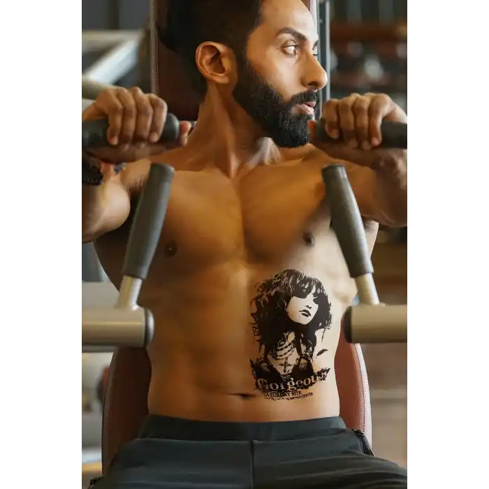 Geçici Kadın Modelli ve Yazılı Dövme Tattoo