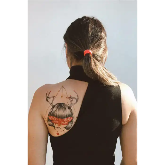 Geçici Kadın ve Kelebek Modelli Dövme Tattoo