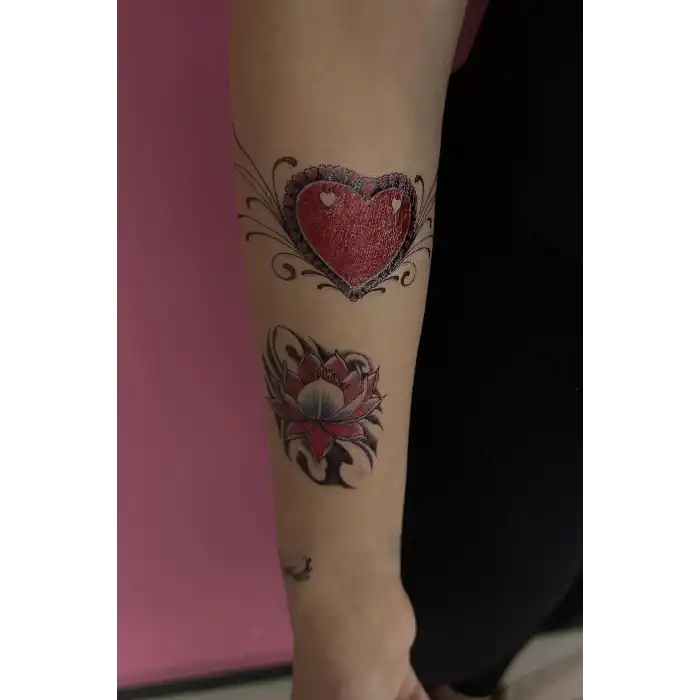 Geçici Kalp Ve Çiçek Figürlü Dövme Tattoo
