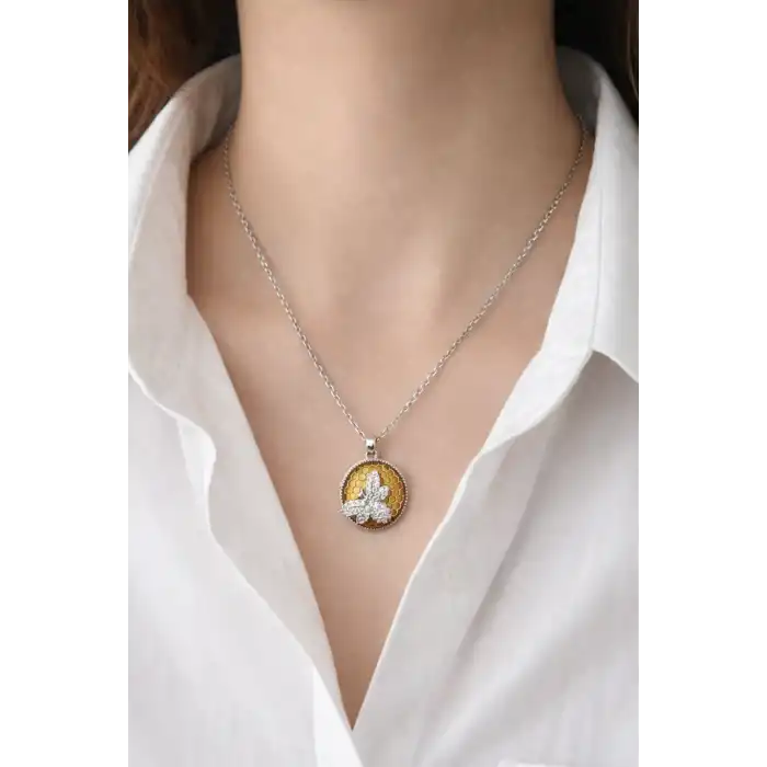 Gümüş Renk Arı Figürlü Çelik Kolye