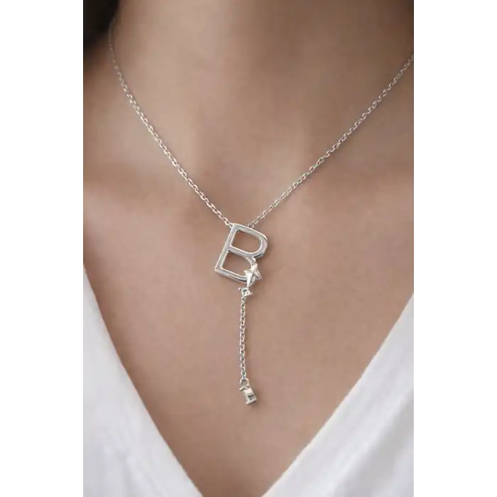 Gümüş Renk B Harfli Taş Detaylı Çelik Kolye