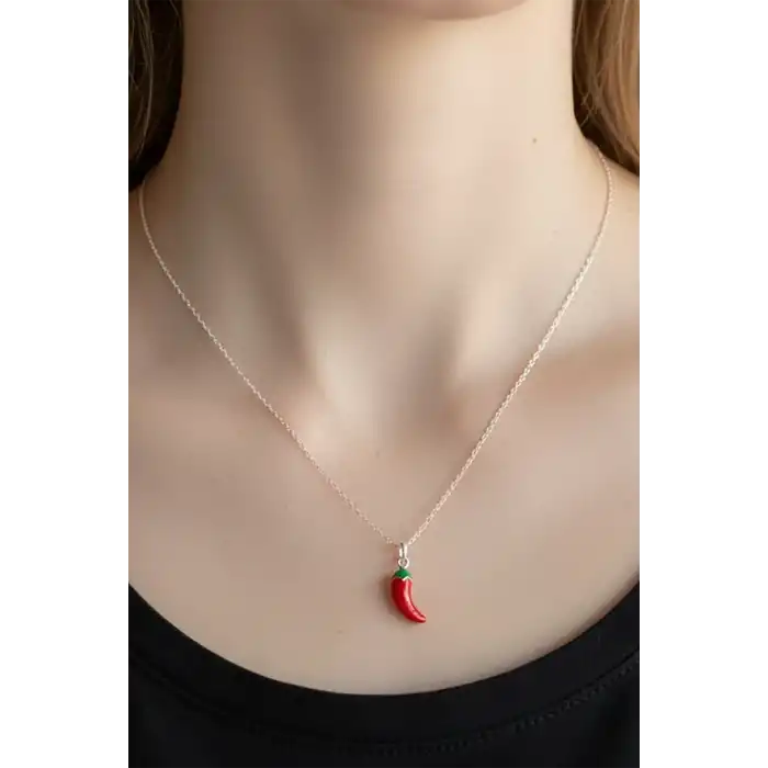 Gümüş Renk Biber Figürlü Çelik Şans Kolyesi