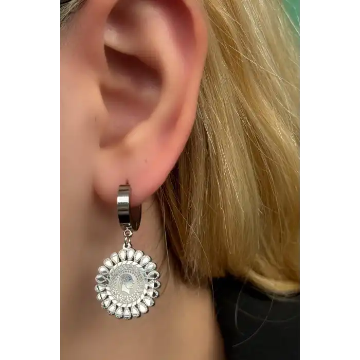 Gümüş Renk Çeyrek Figürlü Çelik Küpe (Çift)