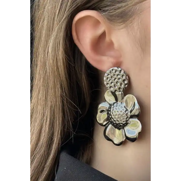 Gümüş Renk Çiçek Figürlü Çelik Küpe (Çift)