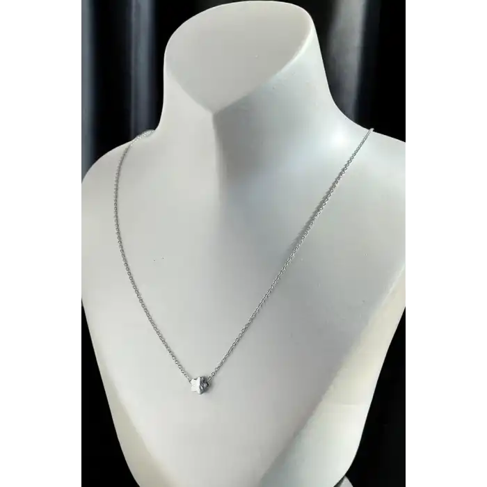 Gümüş Renk Çiçek Figürlü Kolye