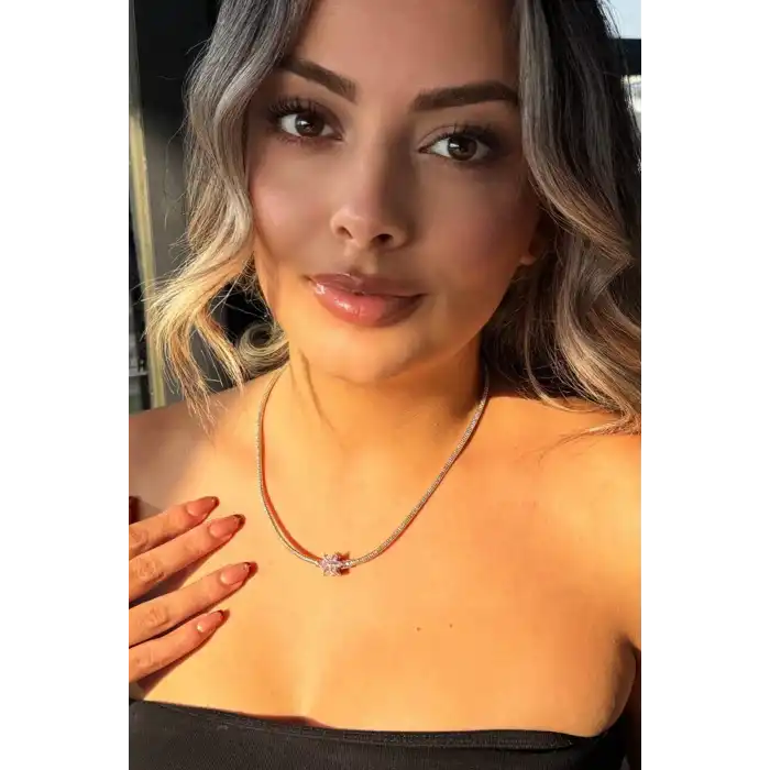 Gümüş Renk Çiçek Figürlü Kolye