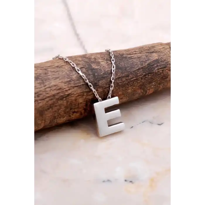 Gümüş Renk E Harf Çelik Kolye