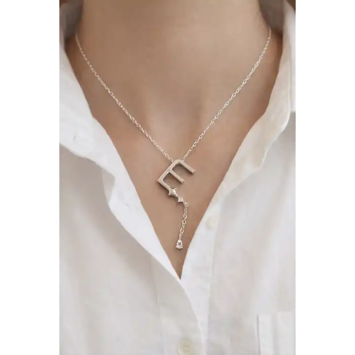 Gümüş Renk Harfli E Taş Detaylı Çelik Kolye