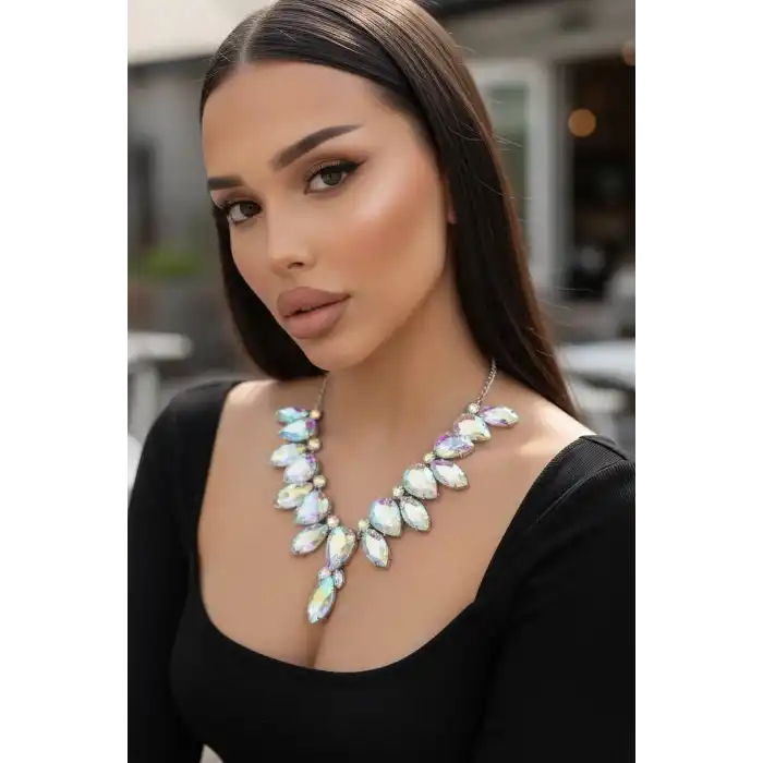 Gümüş Renk Hologram Taş Detaylı Tasarım Abiye Kolye