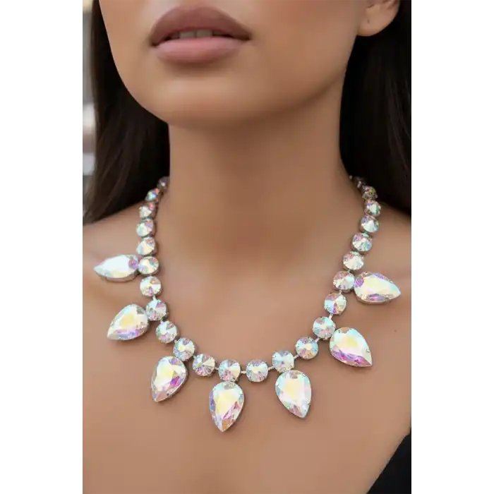 Gümüş Renk Hologram Taş Detaylı  Tasarım Abiye Kolye