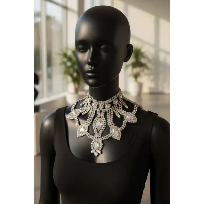 Gümüş Renk Hologram Taş Detaylı Tasarım Abiye Kolye