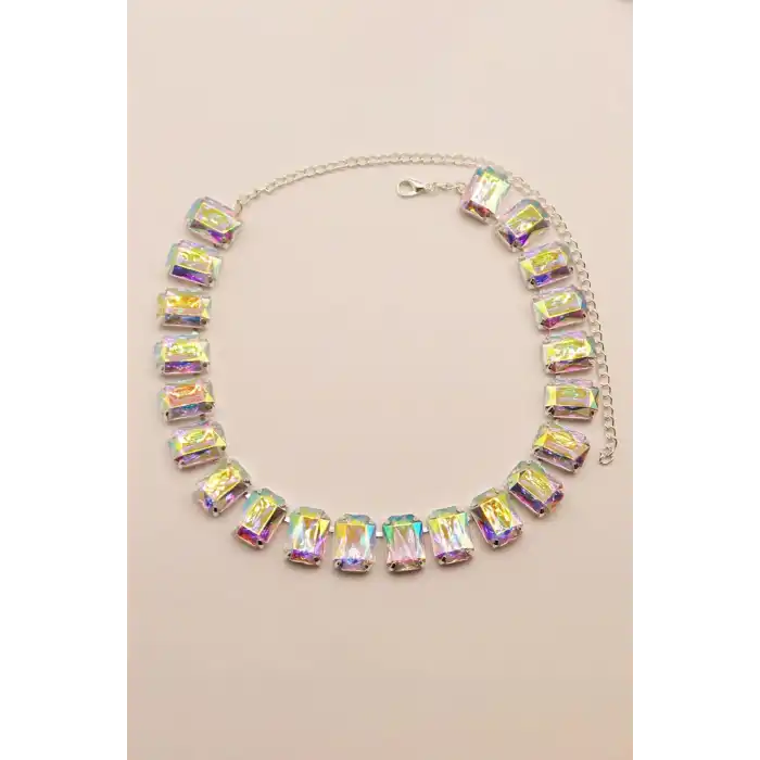 Gümüş Renk Hologram Taş Detaylı Tasarım Abiye Kolye