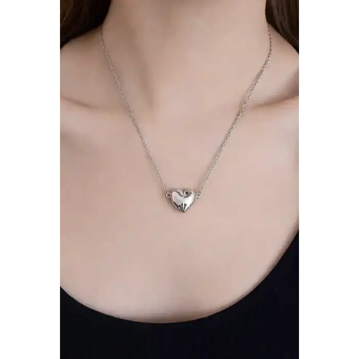 Gümüş Renk İkiye Ayrılan Mıknatıslı Kalp Figürlü Çelik Kolye
