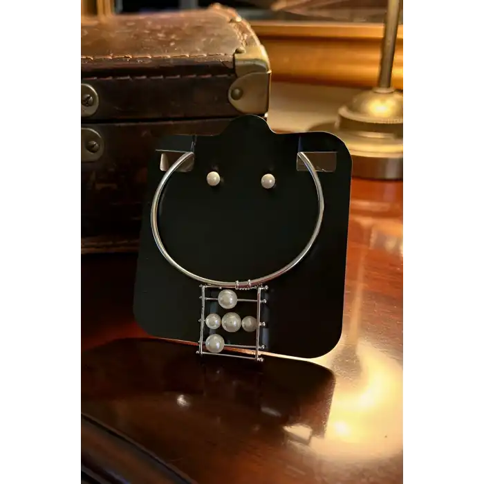 Gümüş Renk İnci Detaylı Tasarım Kolye