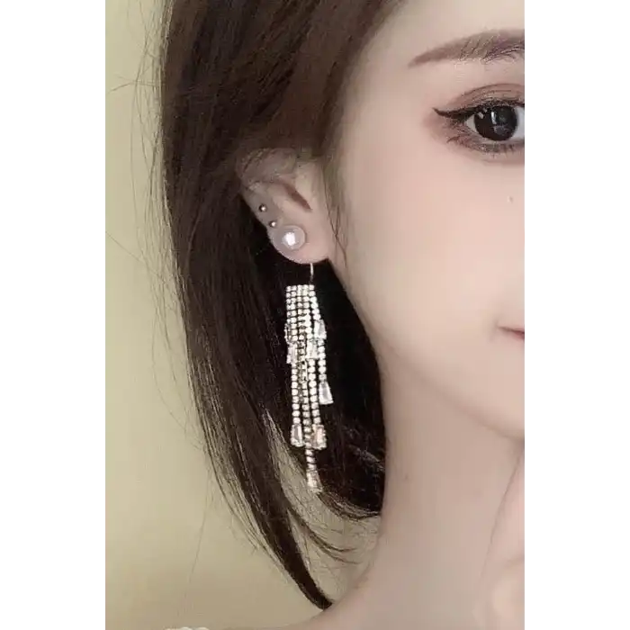 Gümüş Renk İnci Detaylı Taşlı Küpe (Çift)