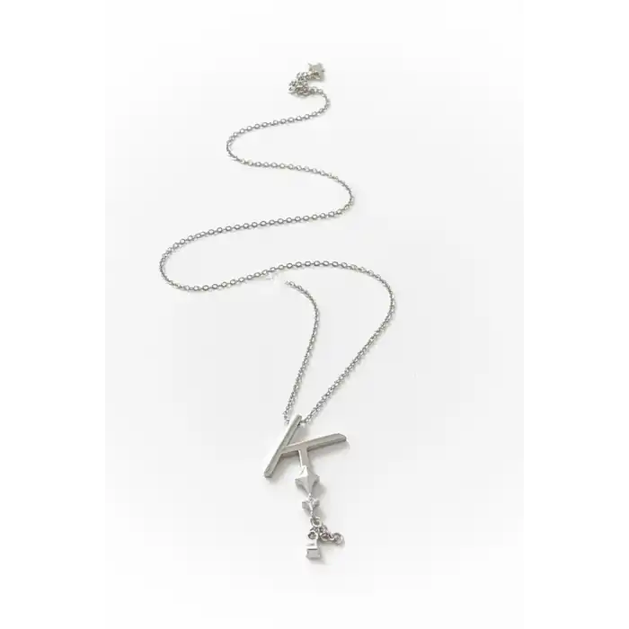 Gümüş Renk K Harfli Taş Detaylı Çelik Kolye