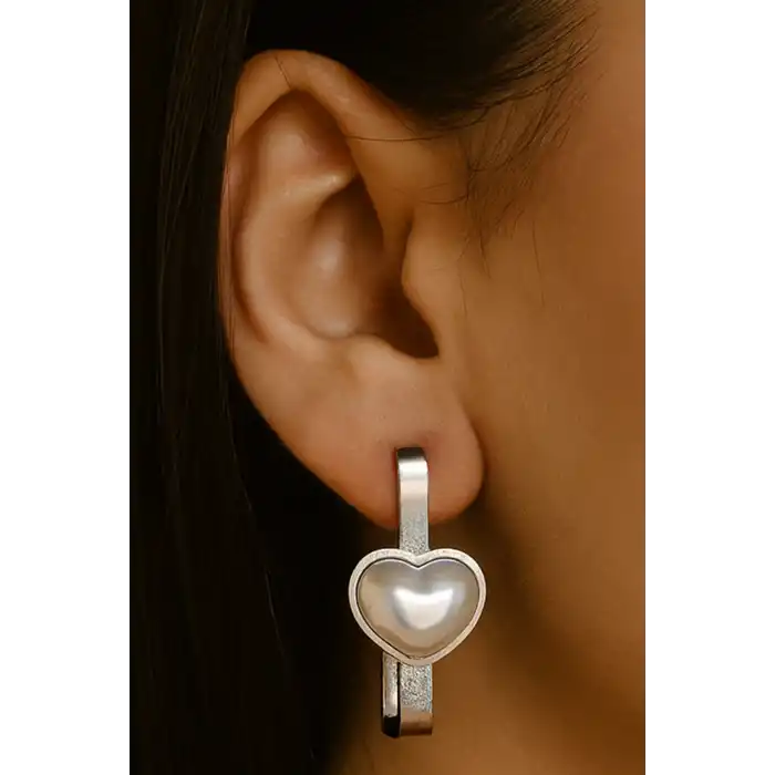 Gümüş Renk Kalp Figürlü İnci Detaylı Çelik Küpe (Çift)