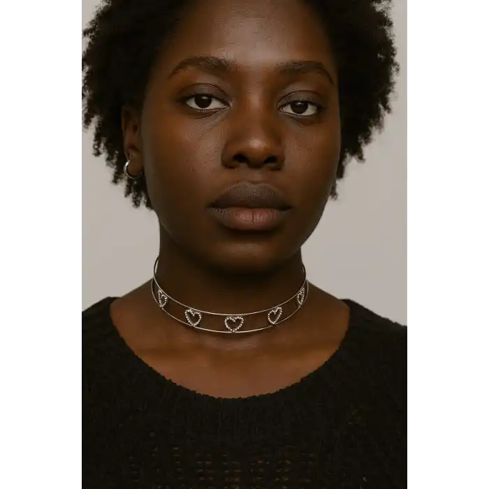 Gümüş Renk Kalp Figürlü Taş Detaylı Choker Kolye