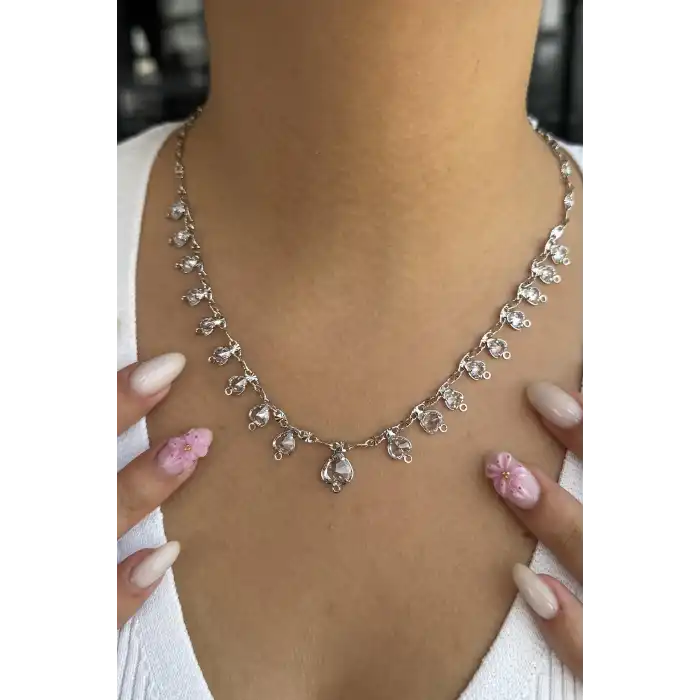 Gümüş Renk Kalp Figürlü Taş Detaylı Kolye