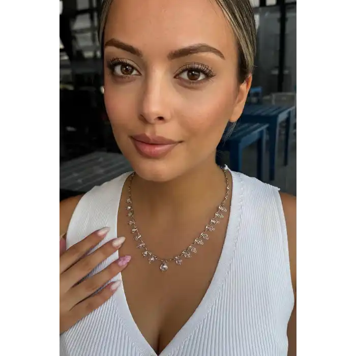 Gümüş Renk Kalp Figürlü Taş Detaylı Kolye