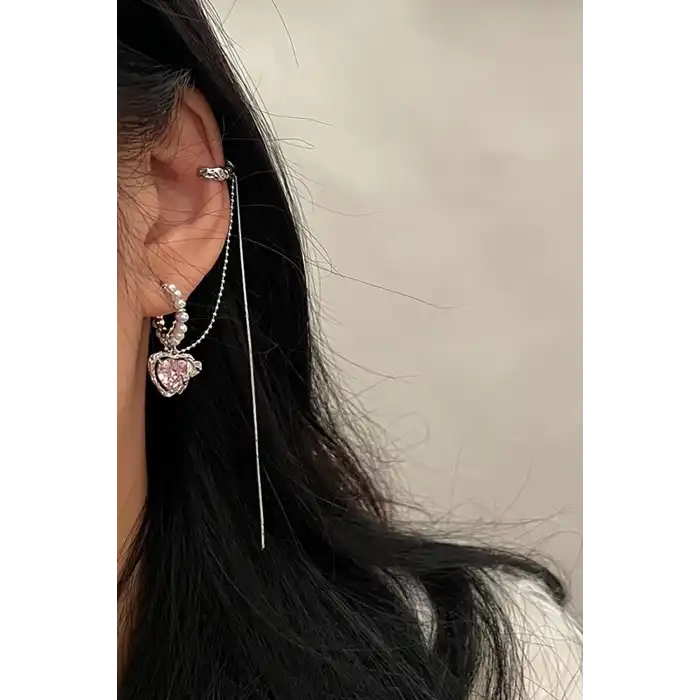 Gümüş Renk Kalp Figürlü Taş Detaylı Kulak Aksesuarı