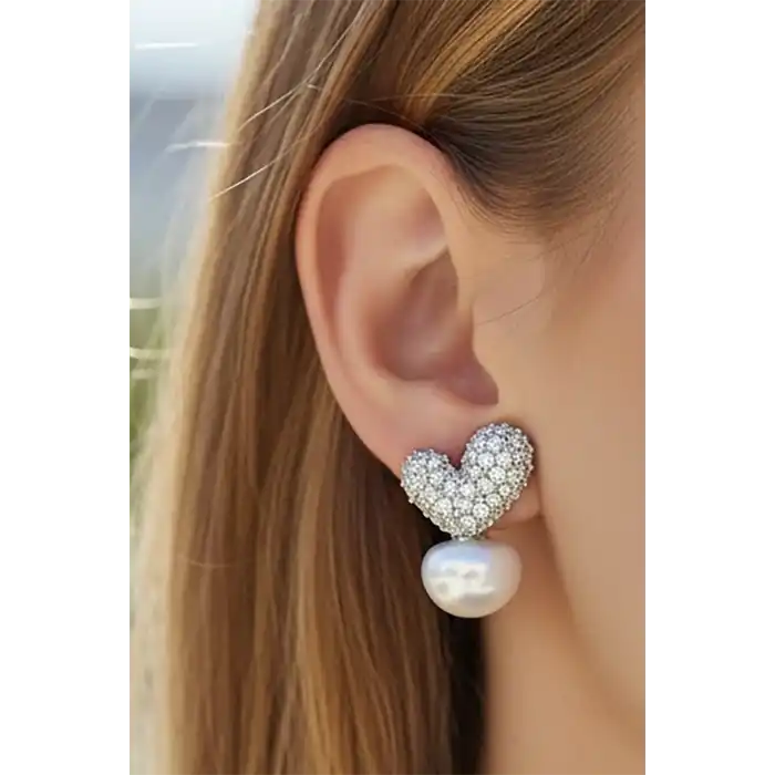 Gümüş Renk Kalp Figürlü Taş Ve İnci Detaylı 14K Altın Kaplama Küpe (Çift)