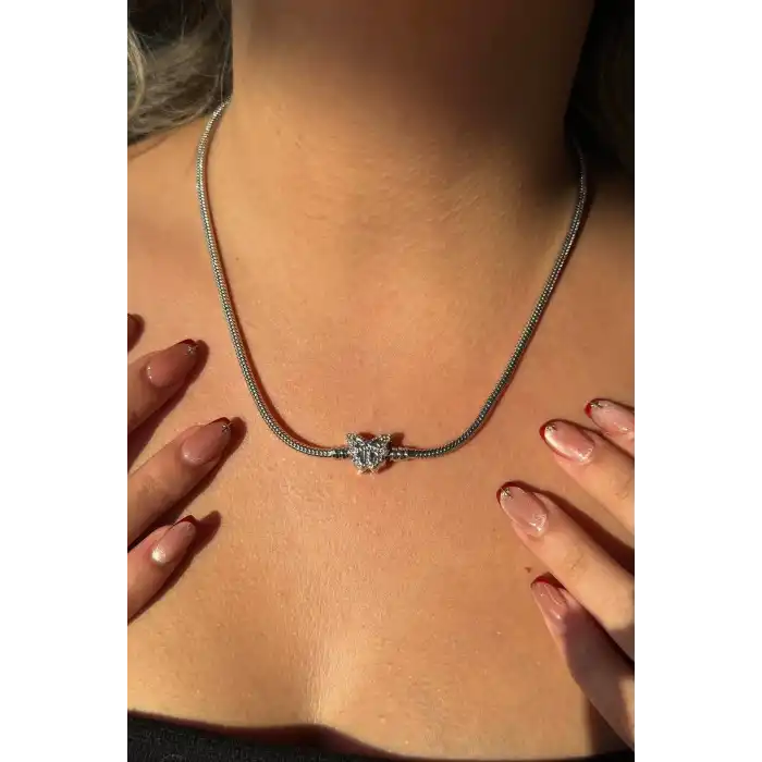 Gümüş Renk Kelebek Figürlü Kolye