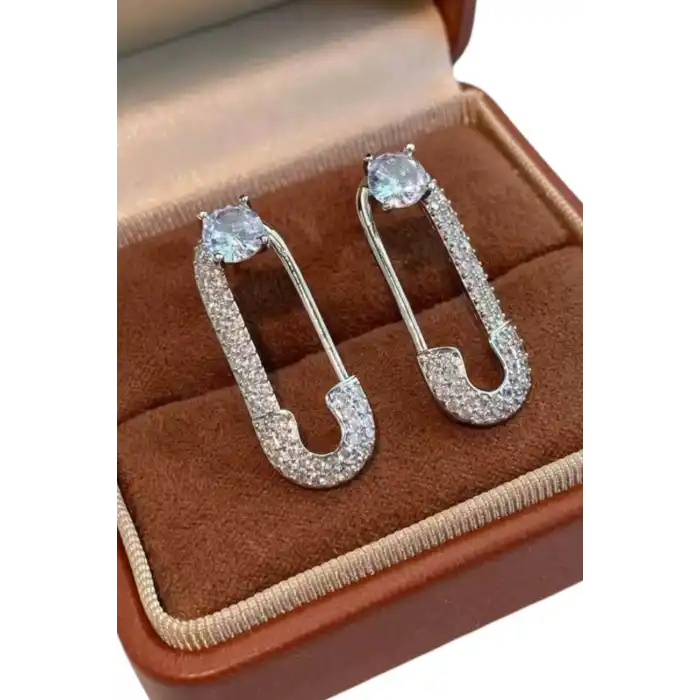 Gümüş Renk Kilit Figürlü Taş Detaylı Küpe (Çift)