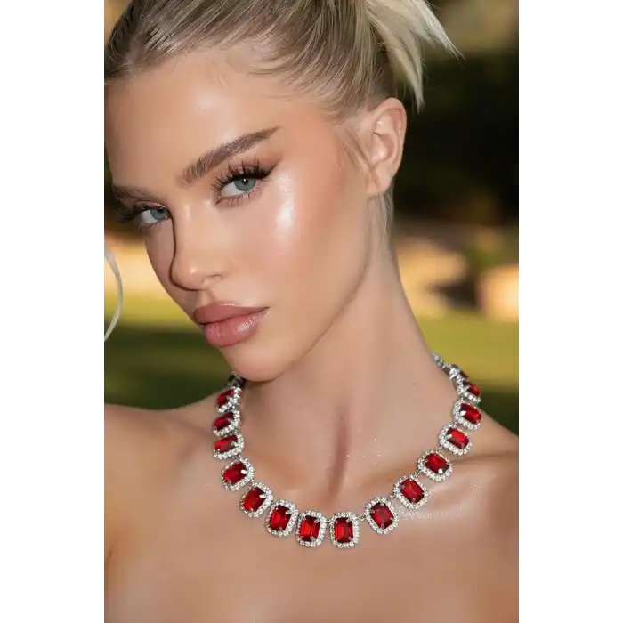 Gümüş Renk Kırmızı Taş Detaylı Tasarım Abiye Kolye