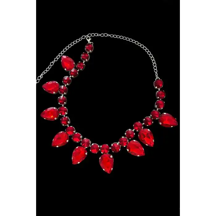 Gümüş Renk Kırmızı Taş Detaylı Tasarım Abiye Kolye