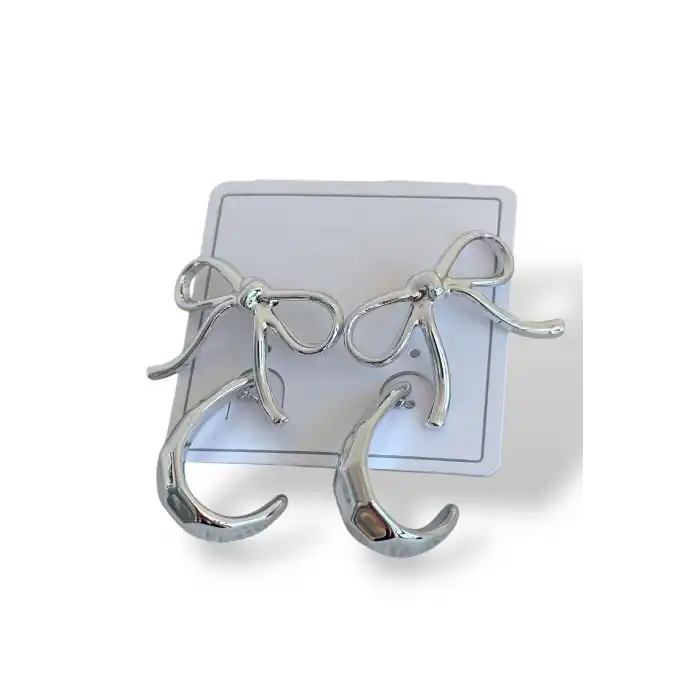 Gümüş Renk Kurdele Figürlü 4lü Küpe Set