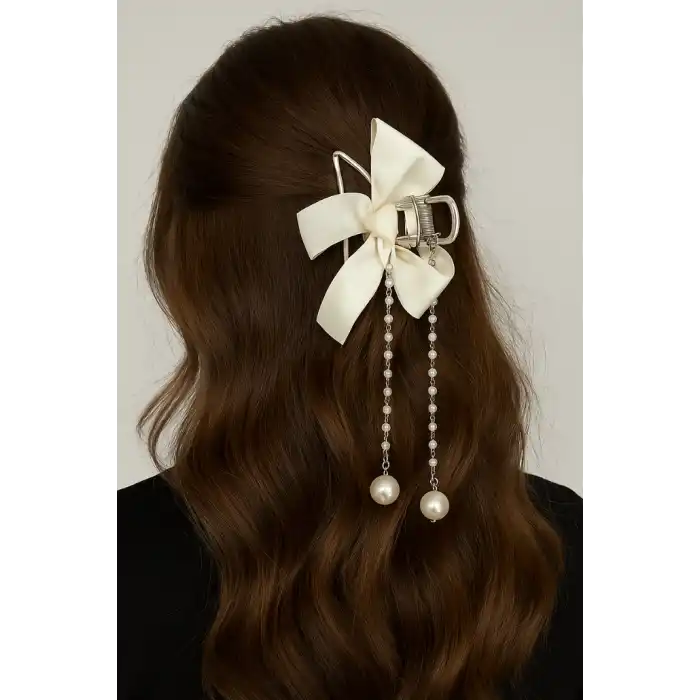 Gümüş Renk Kurdele Figürlü İnci Detaylı Metal Mandal Toka