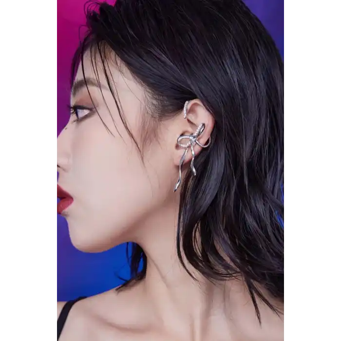 Gümüş Renk Kurdele Figürlü Taş Detaylı Ear Cuff (Tek)