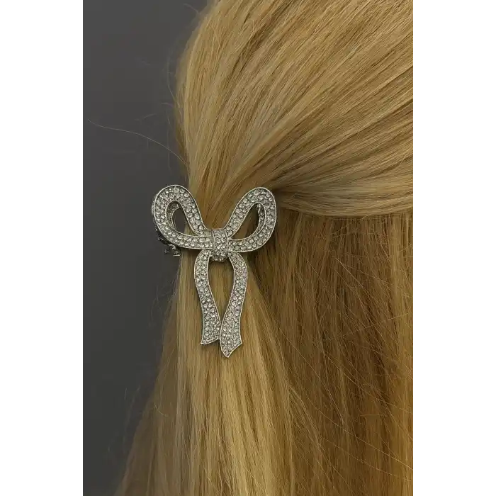 Gümüş Renk Kurdele Figürlü Taş Detaylı Metal Mandal Toka