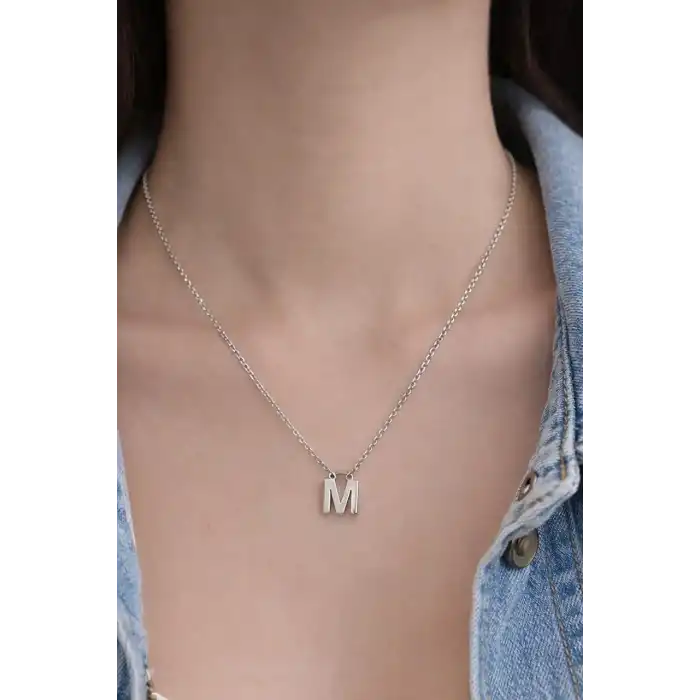 Gümüş Renk M Harf Çelik Kolye