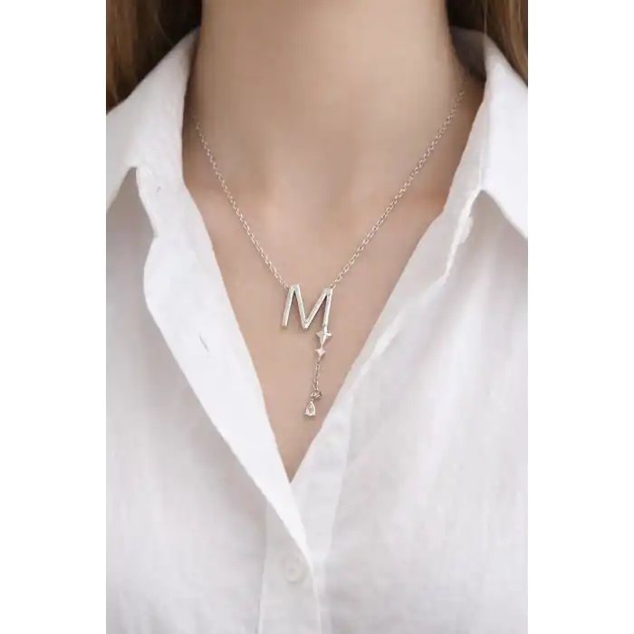 Gümüş  Renk M Harfli Taş Detaylı Çelik Kolye